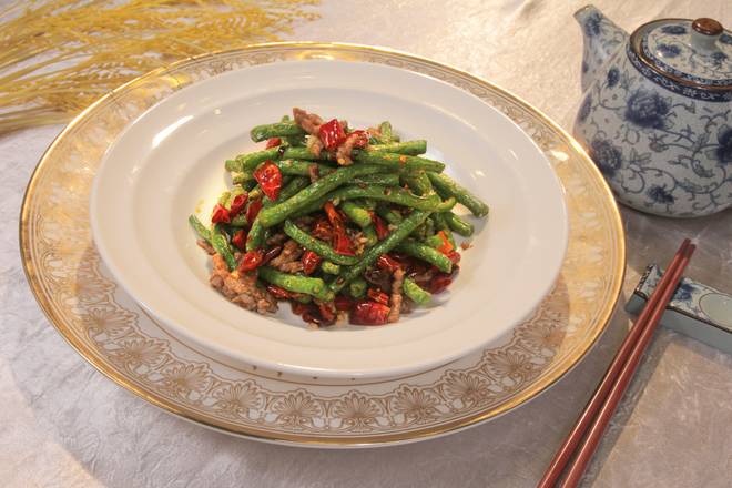 Dry-fried Green Beans with Minced Beef (干煸四季豆) (辣)